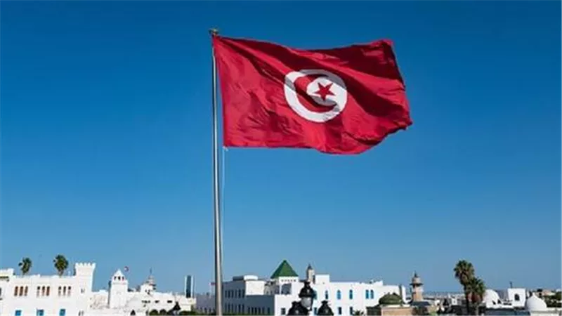 المحكمة العسكرية في تونس تقضي بسجن صحفي 3 أشهر لهذا السبب