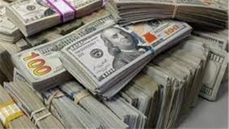 مؤشر الدولار الأمريكي يسجل أعلى مستوى له منذ خمسة أسابيع اليوم الاثنين 