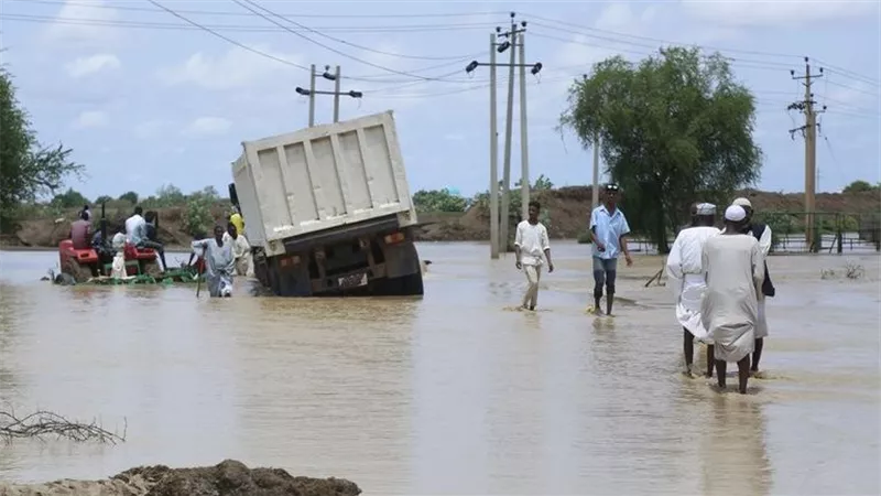 عاجل.. وصول أول طائرة إغاثة سعودية لمتضرري السيول في السودان