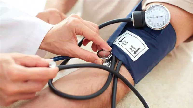 كيف انزل الضغط المرتفع بسرعة في المنزل؟.. 9 نصائح ذهبية