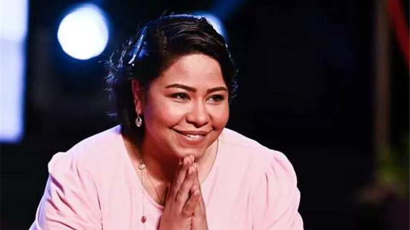 طبيب الفنانة شيرين يكشف حقيقة تعرضها للإدمان.. وهذا سبب تواجدي بجوارها