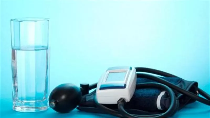 علاج ضغط الدم المرتفع بالماء.. يُحدث تأثيرا فعالا لهذا السبب