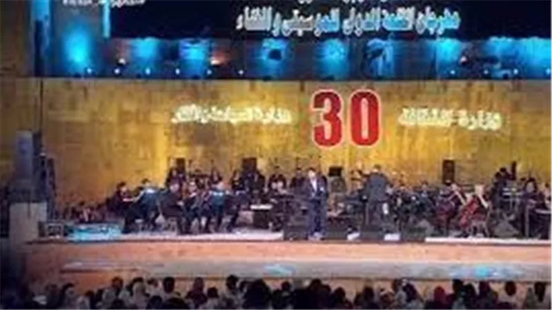  بعد تألقه بحفل مهرجان القلعة.. الفنان المصري 