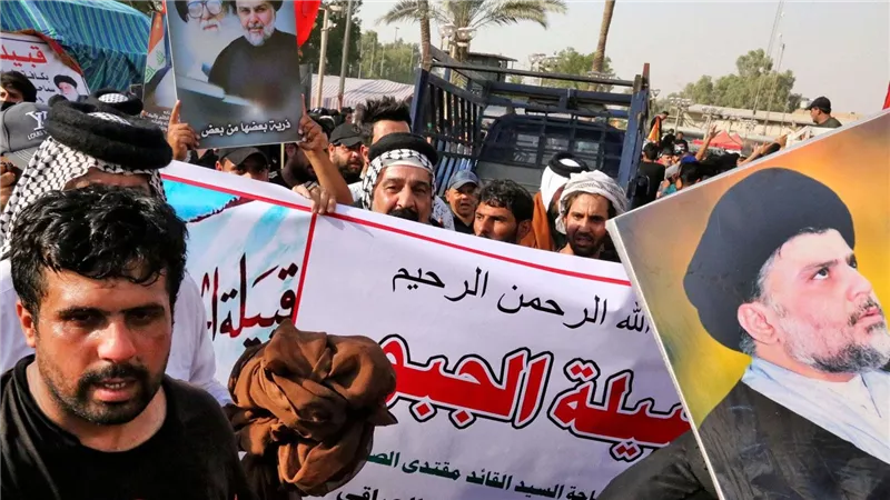 العراق.. أنصار التيار الصدري يحتشدون أمام بوابات القصر الجمهوري بالمنطقة الخضراء 