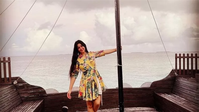 الفنانة الشابة 