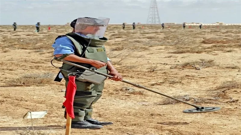 الجيش المصري يواصل جهوده في إزالة مخلفات الحرب العالمية الثانية بالصحراء الغربية 