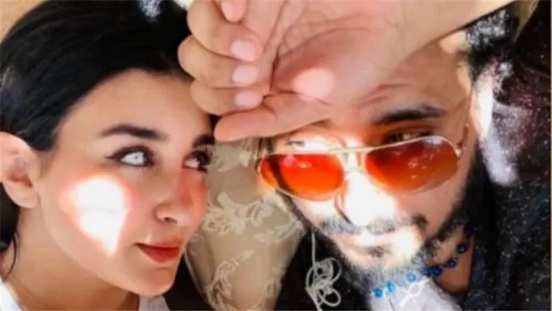 بهذه الكلمات.. إسلام حافظ يعلن خطوبته على جيهان خليل