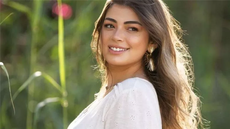 إصابة الفنانة ليلى أحمد زاهر بمتحور أوميكرون