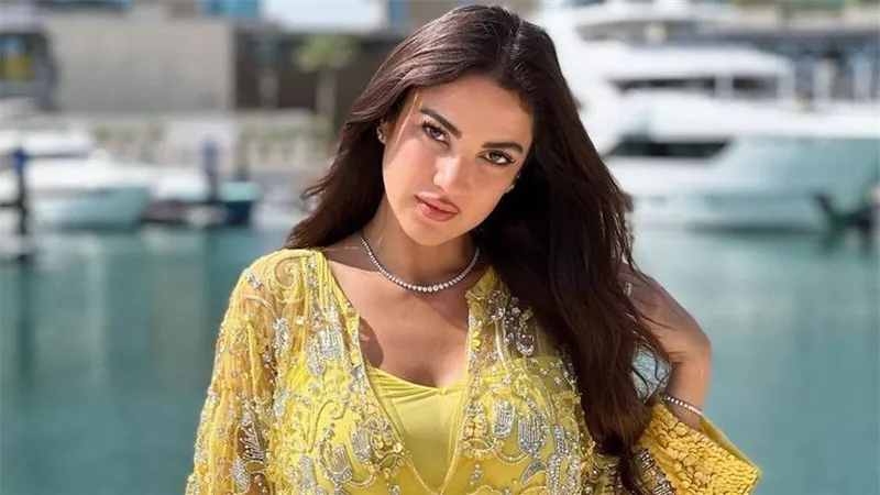  باللون الأصف.. إطلالة جديدة للنجمة التونسية 