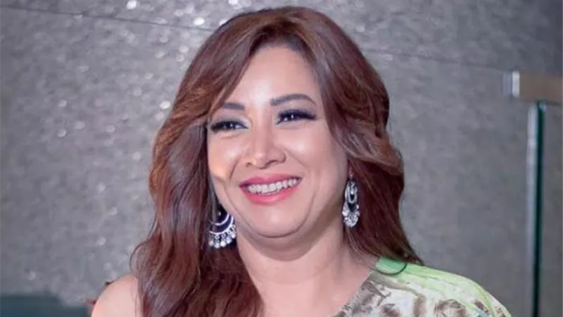 انتصار ترد على جدل تعليمها التمثيل لنيللي كريم بمسلسل «ذات»:«كانت راقصة شاطرة»