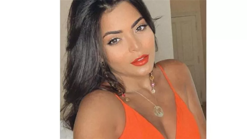 الفنانة المصرية الشابة 