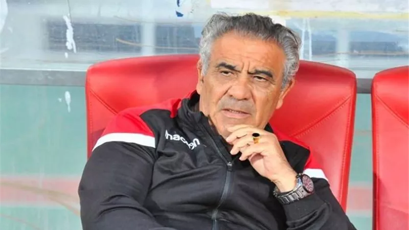 الرجاء المغربي يطيح بمديره الفني بسبب سوء النتائج