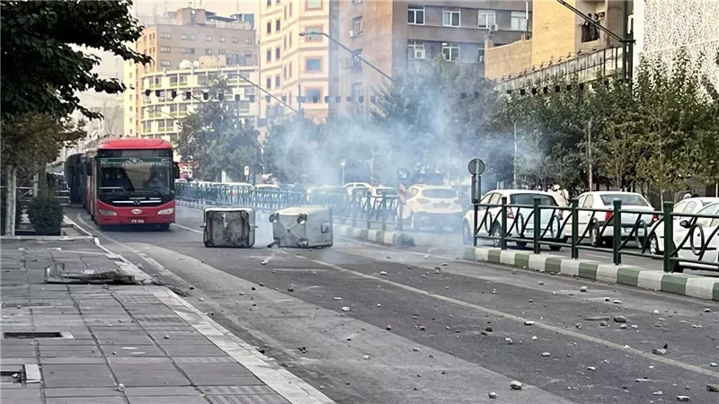 رئيس السلطة القضائية الإيرانية يدعو للتعامل بقوة مع التظاهرات الشعبية في البلاد
