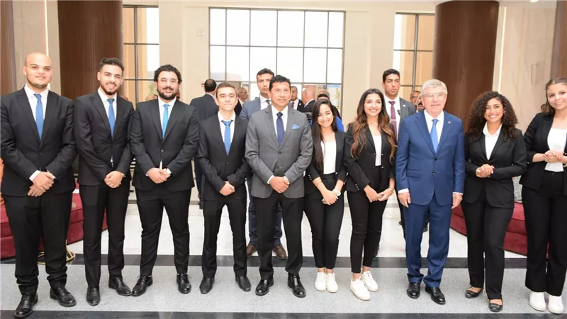 القوات المسلحة تنظم زيارة لرئيس اللجنة الأوليمبية الدولية لمدنية مصر الدولية للألعاب الأولمبية