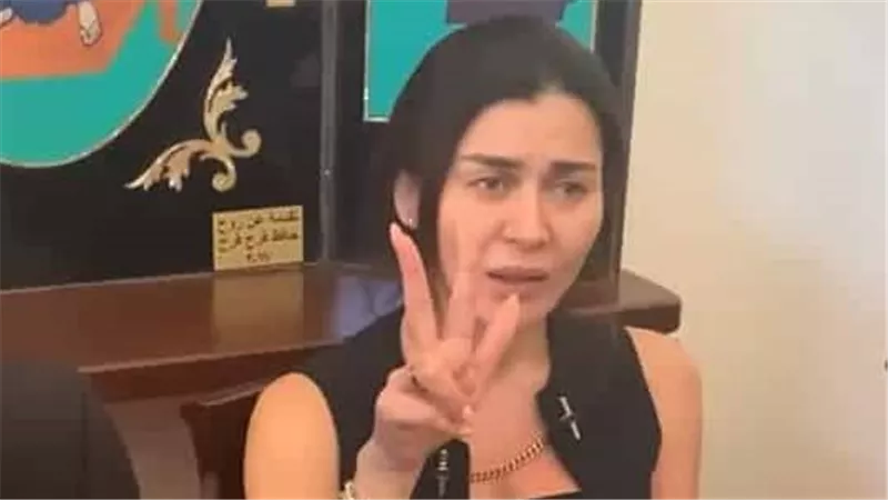 الفنانة اللبنانية نادين الراسي تعقب على شائعة وفاتها حزنًا على رحيل شقيقها 