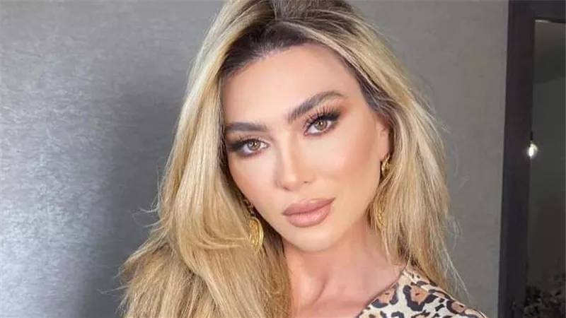 مرتدية مايوه مثير.. إطلالة جديدة للفنانة اللبنانية الشهيرة 