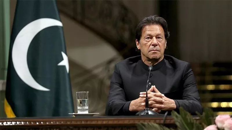 باكستان.. مذكرة اعتقال بحق رئيس الوزراء السابق عمران خان