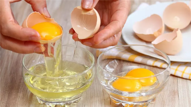 هل هناك مخاطر صفار البيض ؟.. طيبية روسية توضح