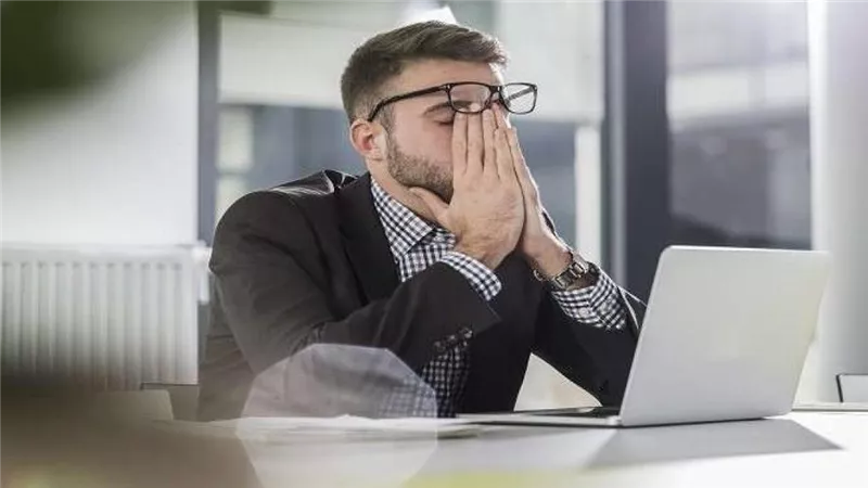 باحثون: المرور بيوم صعب في المكتب يغير أصواتنا