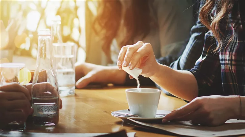 بباحثون: المحليات الصناعية تؤثر على كل شخص بشكل مختلف