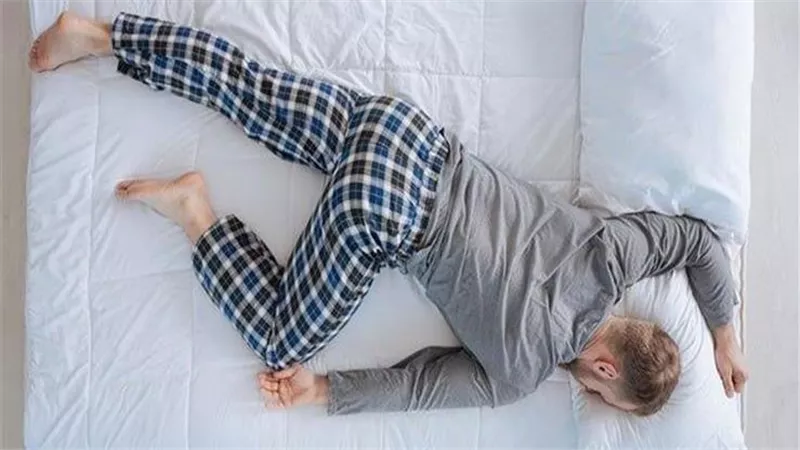 تحذيرات للمصابين بأمراض معينة عن النوم بلا وسادة بأي حال من الأحوال (الأسباب)