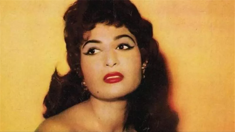 نالت لقب أحسن راقصة في العالم.. من هي الفنانة نعيمة عاكف؟