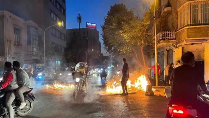 إيران.. وزير التعليم يقر باعتقال عدد من أطفال المدارس خلال الاحتجاجات 