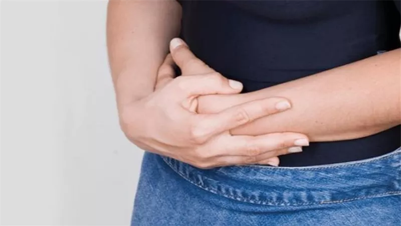  العلاقة بين الملامح الجزيئية والأعراض السريرية لسرطان المبيض