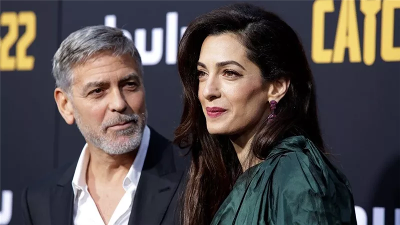 النجم الأمريكي جورج كلوني يتحدث عن فارق العمر مع زوجته أمل كلوني