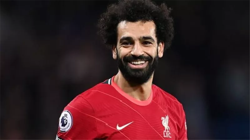 هل يتمكن محمد صلاح نجم ليفربول الإنجليزي من الفوز بجائزة الكرة الذهبية لعام 2022؟