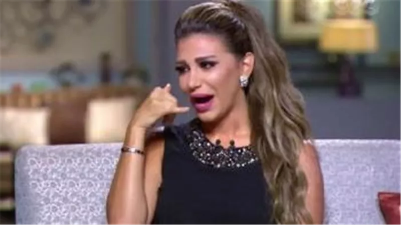 سارة نخلة تعلن عن آراءها في عدد من القضايا الخاصة بالوسط الفي