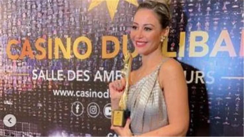  الفنانة المصرية منة شلبي تحصد جائزة أفضل ممثلة عربية بمهرجان “موريكس دور”