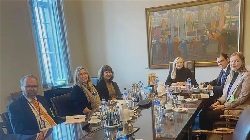 السفير المصري في هلسنكي يلتقي مع وزيرة البيئة والمناخ الفنلندية