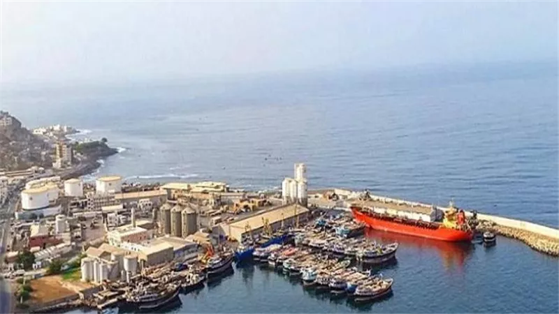 فرنسا تدين الهجوم الحوثي على ميناء الضبة في حضرموت باليمن
