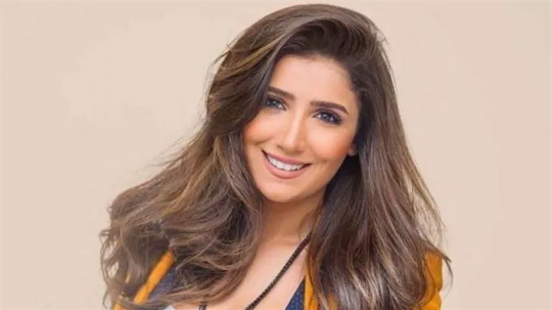 النجمة المصرية مي عمر تروج لفيلمها الجديد 