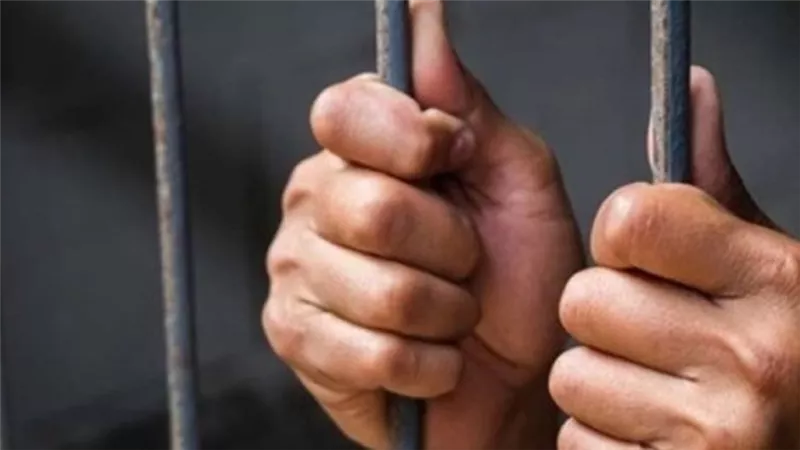  سائق مصري يقدم على بتر كف زوج شقيقته والشروع في قتله بمساعدة اثنين آخرين.. ما القصة؟