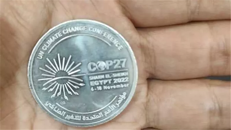 بمناسبة قمة المناخ 2022 بمصر.. الخزانة تطرح 100 جنيه فضة عملة تذكارية 
