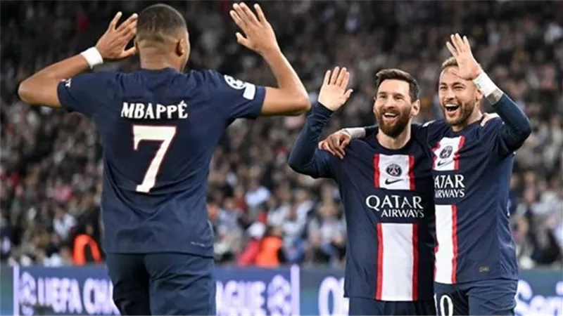  نادي باريس سان جيرمان يحقق فوزًا غاليًا على لوريان في الدوري الفرنسي
