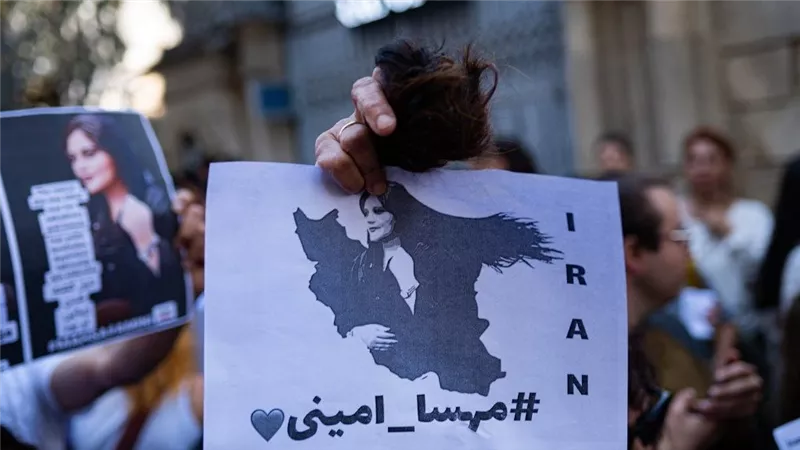 بعد تعهد بايدن بتحرير إيران.. المحتجون يتحدون الملالي ويُواصلون التظاهرات