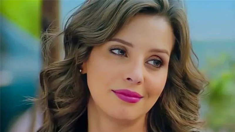  اسم الممثلة المصرية إيمان العاصي يتصدر محركات البحث بسبب إطلالتها الأخيرة(صورة)
