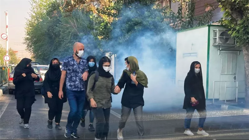 إيران.. تظاهرات ليلية في منطقة 