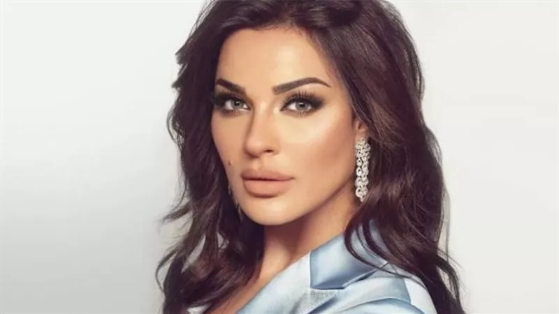  الفنانة اللبنانية نادين نجيم تحتفل بطريقة عفوية وطريفة بانطلاق 