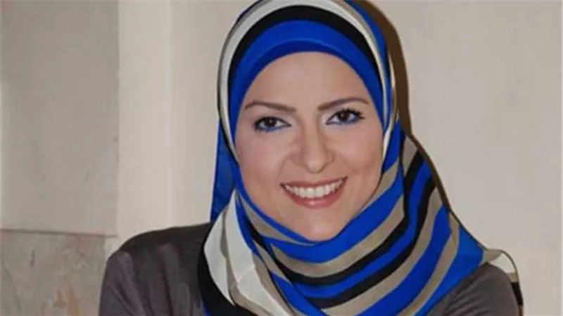 الإعلامية المصرية دعاء فاروق ترد على منتقدي ملابسها والتصميمات التي تروج لها (صورة)