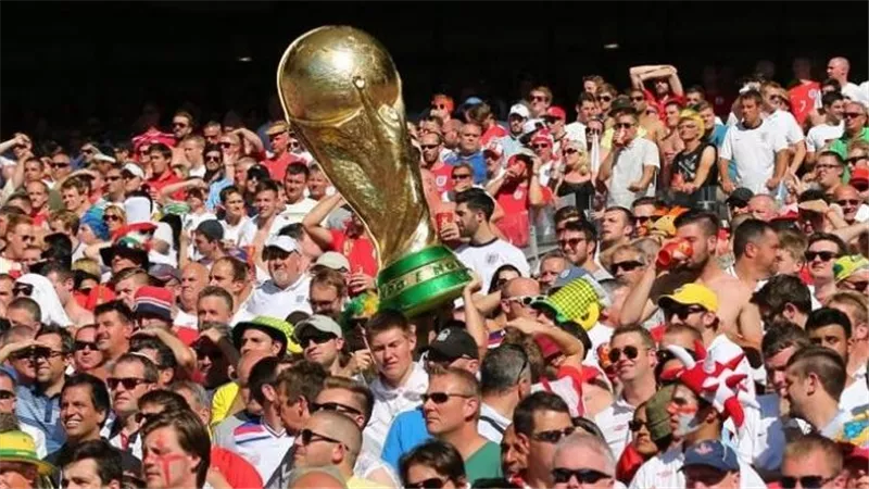 حقيقة اعتناق فتاة للإسلام خلال حضور فعاليات كأس العالم 2022 (صور)