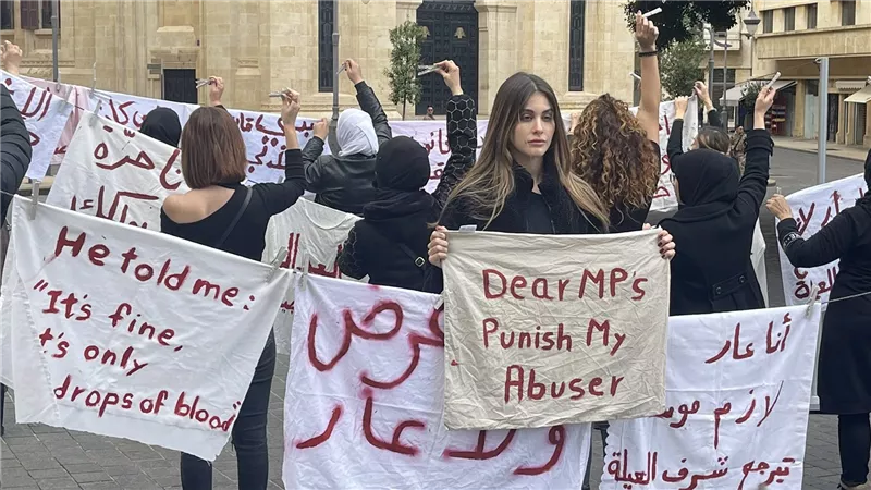 ماذا يحدث في لبنان؟.. 6 نساء من أصل 10 لبنانيات يتعرضن للاغتصاب