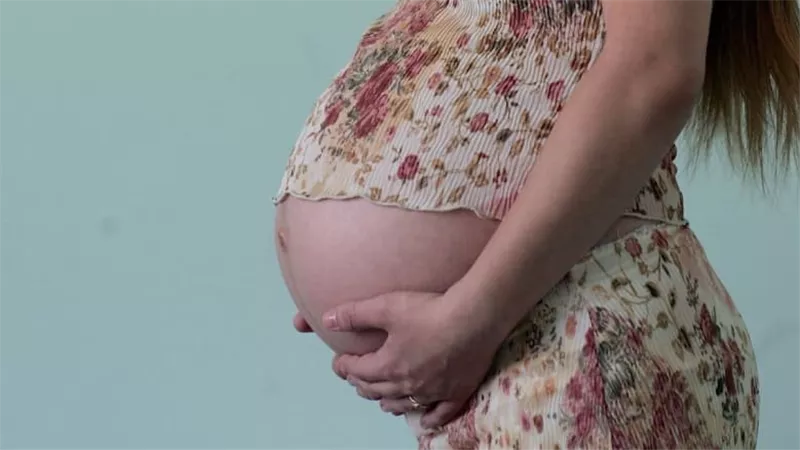 فرصة لا تُعوض.. شركات الحليب الصناعي تستهدف النساء الباحثات عن الحمل