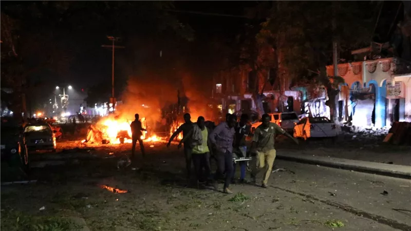 تفجير يهز العاصمة مقديشو.. ونجاة وزير البيئة الصومالي