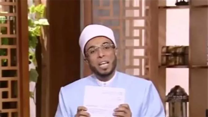 داعية مصري يوضح.. هل يجب على زوجة الابن خدمة والدة زوجها؟