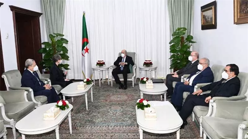 تبون يعقد مباحثات مع رئيسة الوزراء التونسية