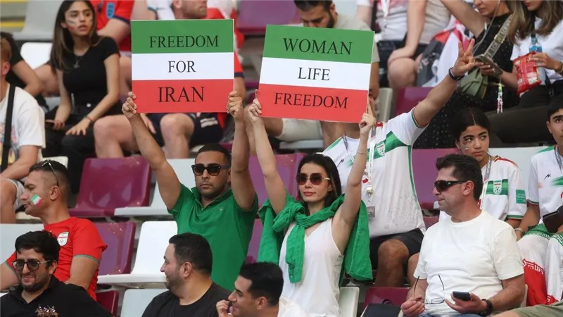 خسارة إيران من أمريكا في كأس العالم.. الإيرانيون يحتفلون بهزيمة 